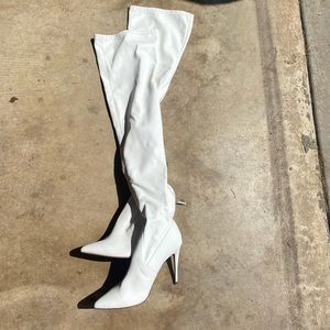 Steve Madden White Thigh High Boot Sz10 DISCLAIMER: few scuffs/marks (see pics)